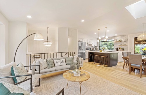 Paine Field-Lake Stickney House | Spacious Modern Retreat w Game Room and Yard