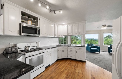 Woodland Estates House | Spacious Mountain Hideaway 4 BD 3 BA W/Hot Tub