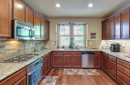 Tracy House | Spacious + Pet-Friendly Family Home in Tracy