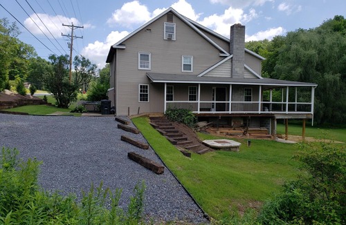 Saxton House | Spacious! Recent Remodel! 6 Min. to Raystown Lake! Linens&Towels provided!