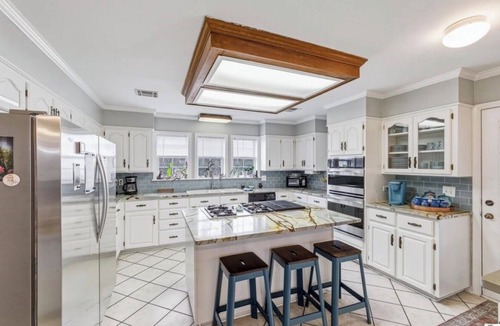 West Monroe House | Spacious Retreat with room for large groups! 2 living areas and a large kitchen.