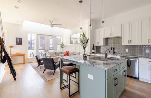 McFerrin Park Condo | Spacious Rooftop Retreat & Skyline Views