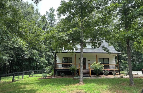 Lebanon House | Spacious Rural Escape with Hot Tub, Fire Pit & Bridge – 40 mi to Nashville