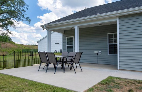 Lemon Springs House | Spacious, Serene Modern Farmhouse near golf course