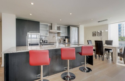 Inner Harbour Condo | Spacious Splendour-Panoramic Views from 12th Floor Luxury Condo, AC, Pool and Parking