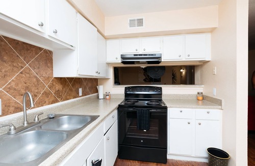 Briarforest Apartment | Spacious Stylish 1 BR Pad by City Center