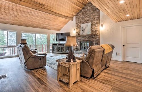 Worley House | Spacious Sun-Up Bay Cabin, 20 Min to Downtown CDA!