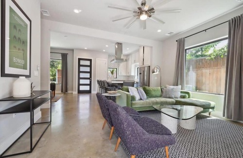 Govalle House | Spacious Sunlit Home with Heated Pool