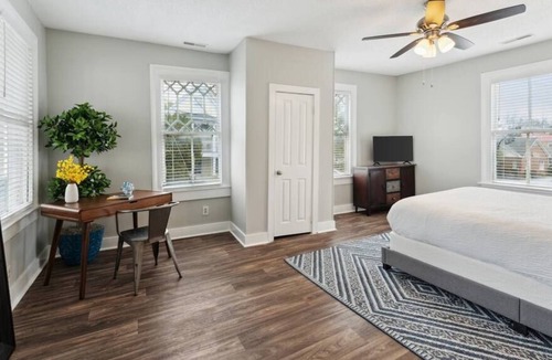 Westside Apartment | Spacious Updated 3 Bedroom Apartment