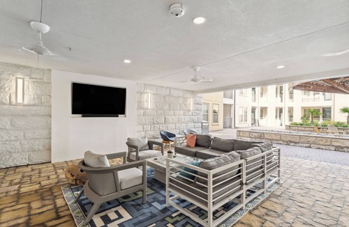 Cityplace Apartment | Spacious Uptown Apartment. Great Location. Free Parking.