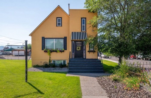 Franklin to the Fort Cottage | Spacious Vintage Home on the Bitterroot Bike Trail