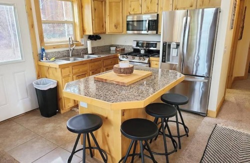 New Meadows Cabin | Spacious Wooded Getaway Cabin near McCallnn