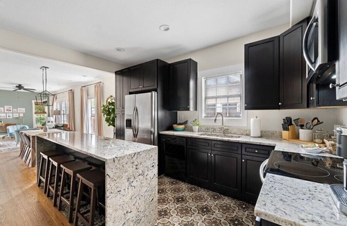 Kessler Apartment | Spacious World Cup basecamp for the whole crew — stocked for families and groups, just minutes from the action and steps from Bishop Arts.