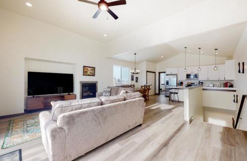 Bozeman House | Spanish Peaks 1