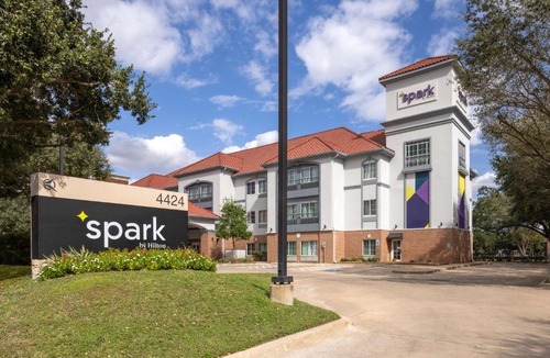 Barker Hotel | Spark by Hilton Houston West Clay Road