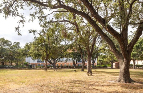 Barker Hotel | Spark by Hilton Houston West Clay Road