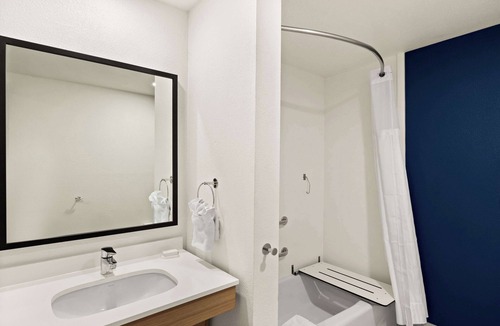 Williams Hotel | Spark by Hilton Williams