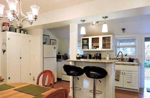 Prescott House | Sparkling Clean, Open Floor Plan, Fireplace, Lanai, 1.25 Acres & 1.6 mi.> Square