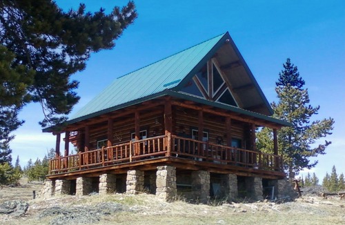 Emigrant Cabin | Special Cabin -Close to Yellowstone w/Remote Setting