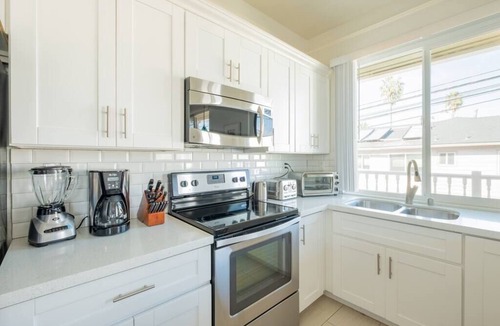 Crown Point House | SPECIAL! Luxury Family Townhome4, Walk to Beach, Garage, Crib