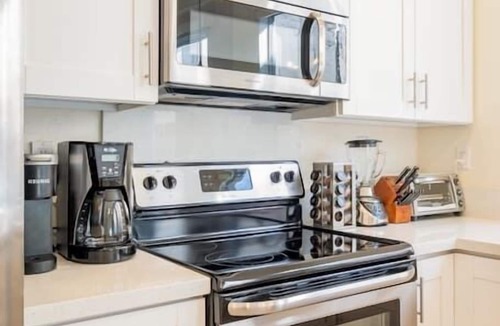 Crown Point House | Special! Luxury Townhome2 Fast WiFi Garage BBQ Crib