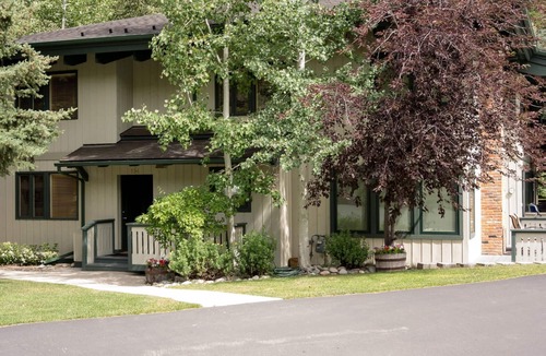 Warm Springs Condo | Spend Holidays in Sun Valley! Lovely Warm Springs Condo Within Walking Distance to the Chairlift