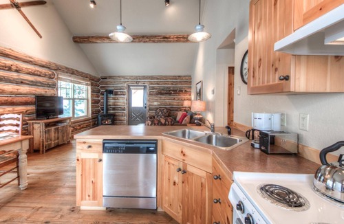 Big Sky Cabin | Spend Summer in Big Sky! Quaint Log Cabin near Big Sky Resort with Private Hot Tub and WifI