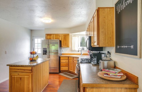 Spirit Lake House | Spirit Lake Home w/Fenced Yard: 1 Mi to Water!