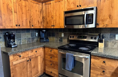 Kellogg Condo | ❄️🚵 Spread out in a Deluxe Suite🏄‍♂️🥾 en suite listed