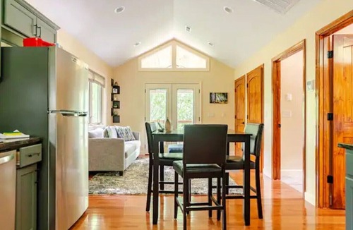 Marshall Cabin | Spring in Mtns Crows Nest Treehouse Near Asheville Pet Friendly