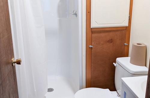 Buckingham Cabin | Spruce Cabin - Lake Views & Pet Friendly