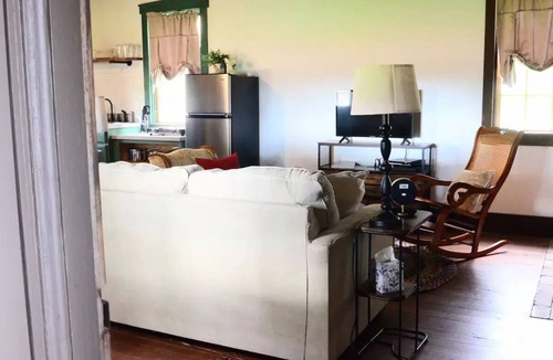 Steelville Cottage | Spruce Edge Guest Housen