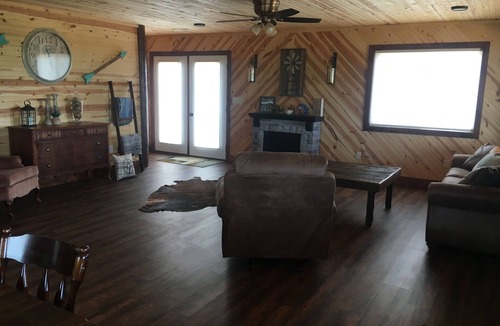Newell Cabin | Spur Creek Lodge on the prairie - Buffalo and longhorns