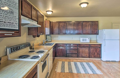 St. Charles Condo | St Charles Condo - 6 Miles to North Beach Park!