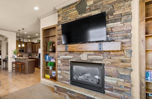 St. George Condo | St. George Gem, Pool, Hot Tub, View, Zion Basecamp
