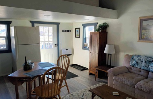 Custer County Cabin | Starry Night Cabin 1-Bedroom with Loft and Mountain Views on US 93