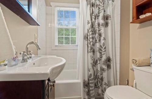 Wayne House | # Stay At Our Tasteful, Private, & Elegant Abode #
