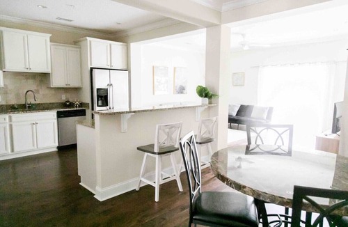 Saint Simons Island Villa | Stay central, Enjoy Golf Views, Perfect 4 Families