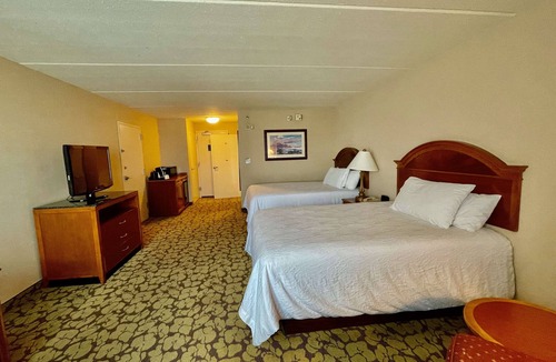 Chinatown Hotel | Stay Close to CityCentre with Breakfast, and Outdoor Pool | 4 Pet-Friendly Rooms