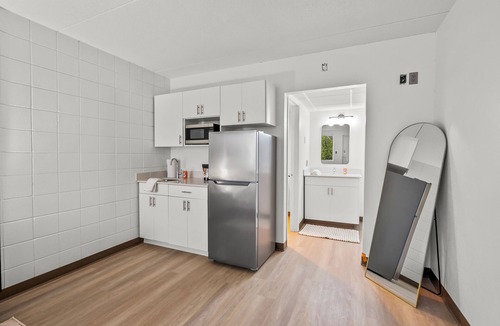 Cedar Falls Apartment | Stay Downtown, Free Gated Parking, Renovated Studio! 523