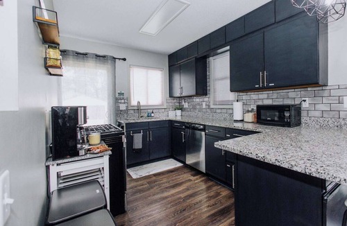 Macalester - Groveland House | Stay here to Visit Your Macalester College Student
