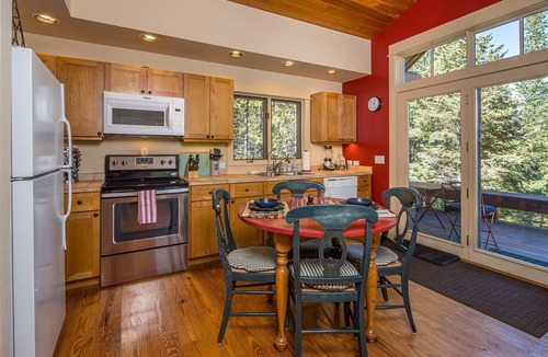 Gallatin Gateway House | Stay Montana | Huckleberry Cottage - Sleeps 5