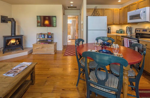Gallatin Gateway House | Stay Montana | Huckleberry Cottage - Sleeps 5