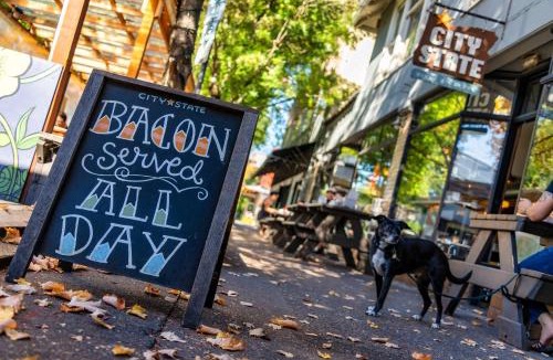 Buckman Neighborhood Apartment | Stay Portland - La Casa Burnside - Local Eateries, Shops, and Bars