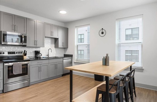 East Walnut HIlls Apartment | Stay Where It’s Happening! Chic Cincy Condo