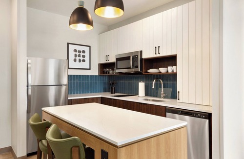 Drayton Plains Hotel | Staybridge Suites Detroit North - Royal Oak by IHG