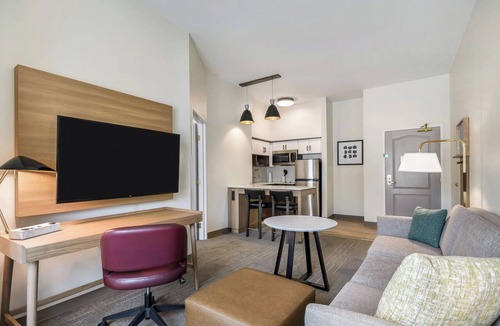 Drayton Plains Hotel | Staybridge Suites Detroit North - Royal Oak by IHG