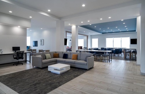 Fairgrounds Hotel | Staybridge Suites - Louisville - Expo Center by IHG