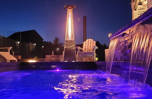 Palmer Condo | Staycation Oasis! A unique Experience!nnHeated salt water pool closing 10/31/25!