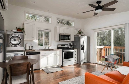 Bridlemile House | #StayInMyDistrict Raleigh Hills Serene Havens Nest